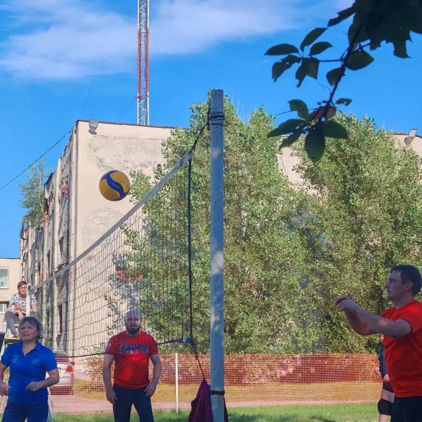 Играют все: как спорт мотивирует команду реабилитационного центра