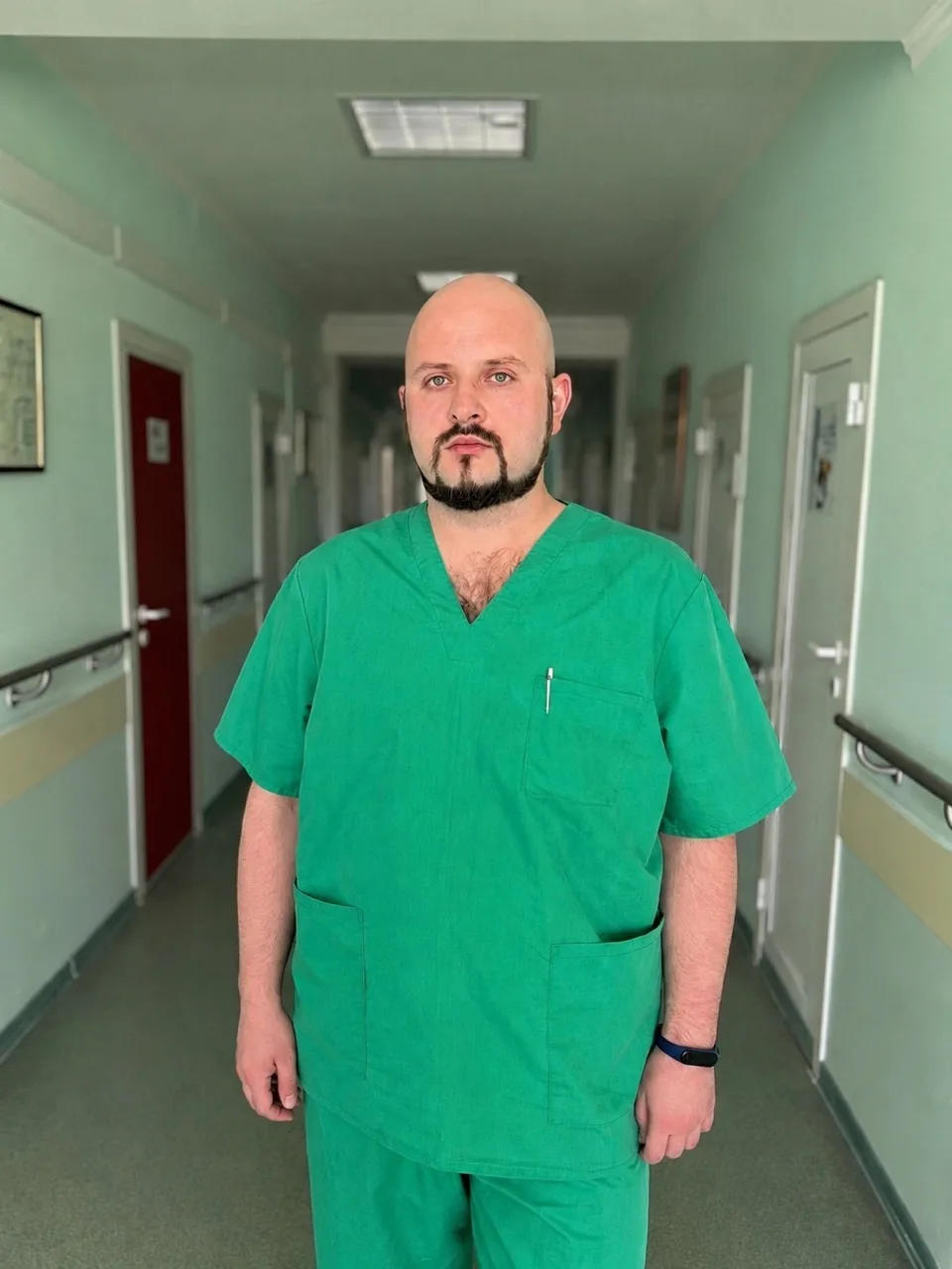 Вернуть опору: тюменские хирурги спасли мужчину, нырнувшего на мелководье