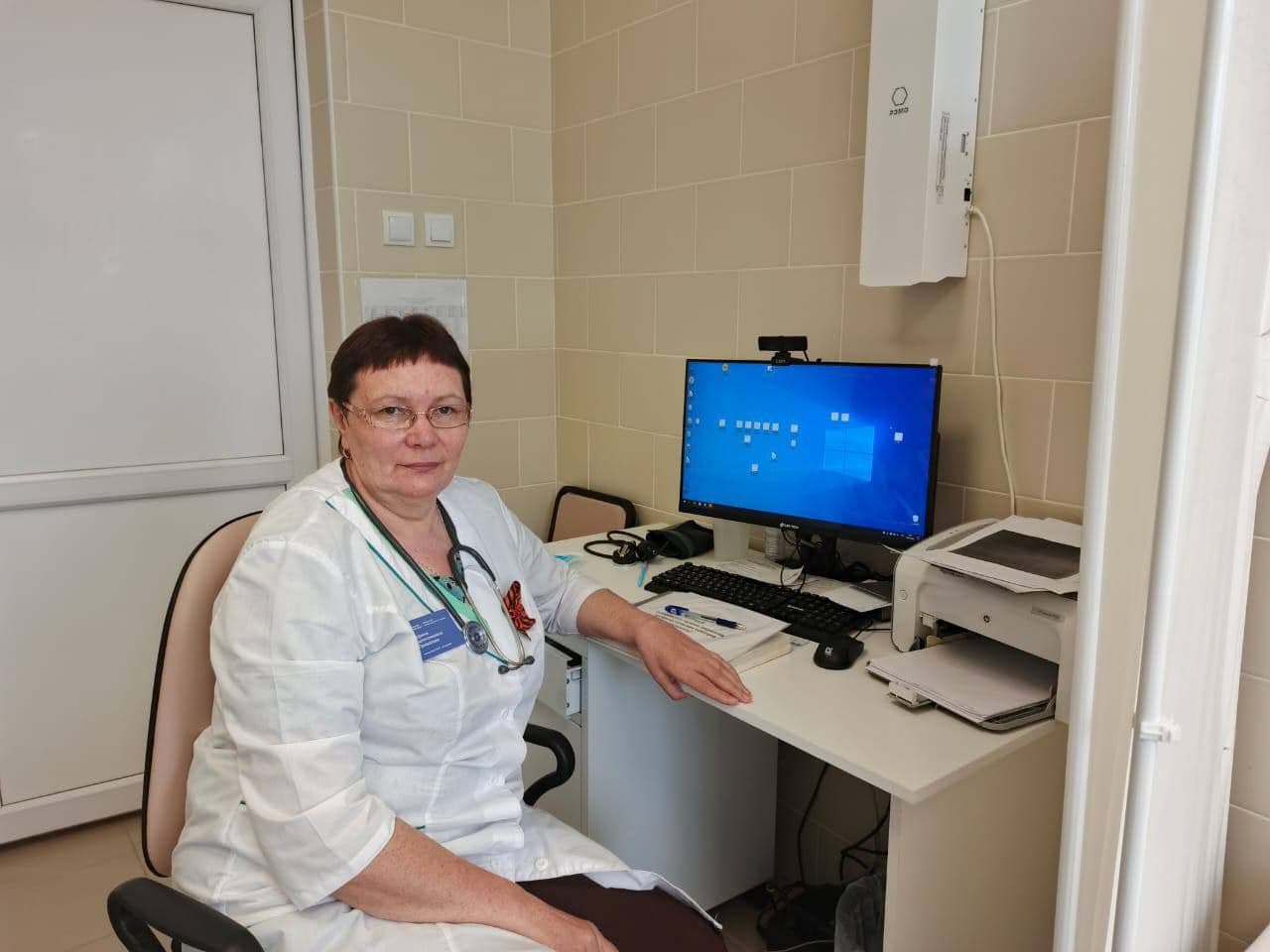 Герои в белых халатах: на катере к своим пациентам