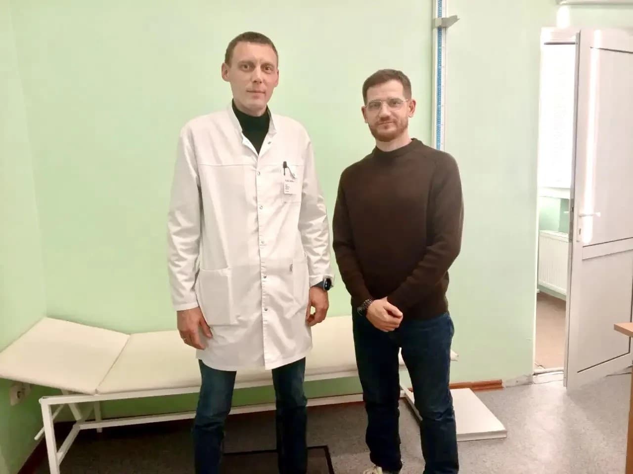 Рука жителя Тюменской области снова в деле — и он снова управляет тепловозом!